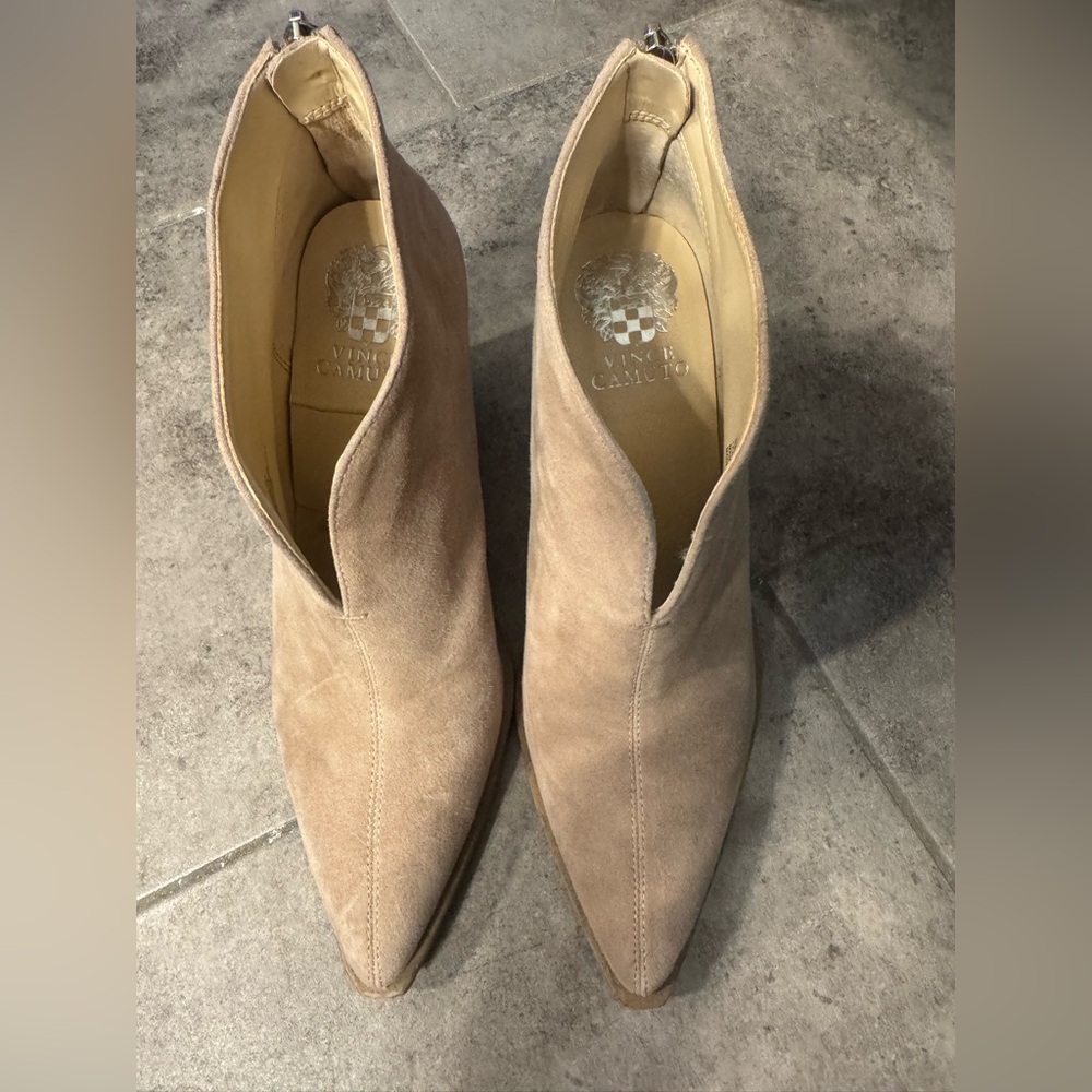 Vince Camuto Tan Suede ankle boots with zipper back